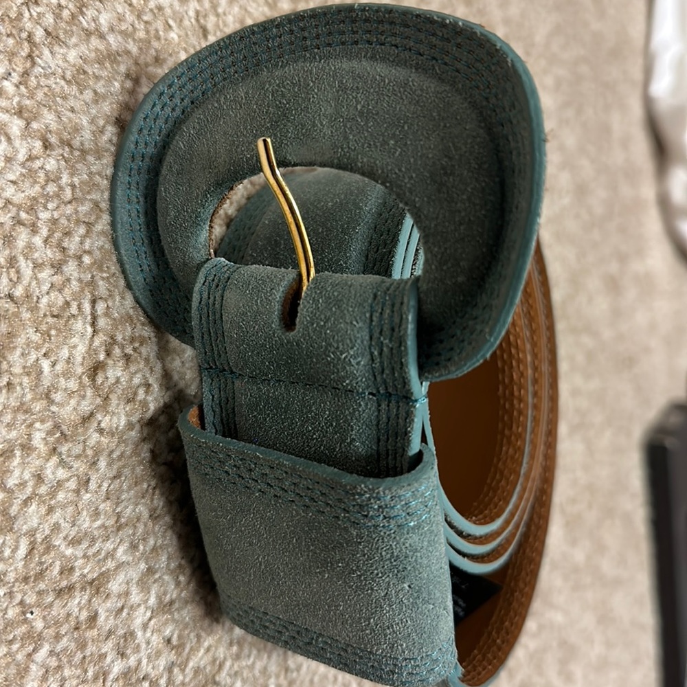 Sezane Jones Belt
Leather Goods
Colour : Sea Green
Size : 100 (FR Size 100)